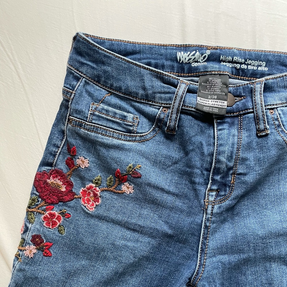 Floral Embroidered Jeans - Picture 3 of 5